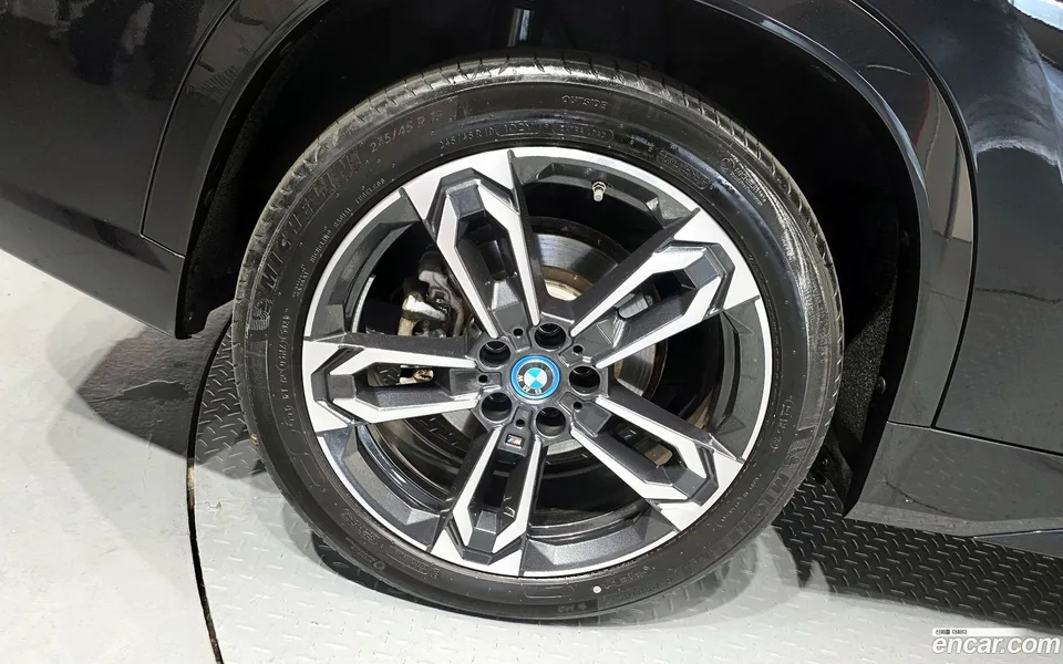 BMW iX1 xDrive 30 M 2024 — миниатюра 2