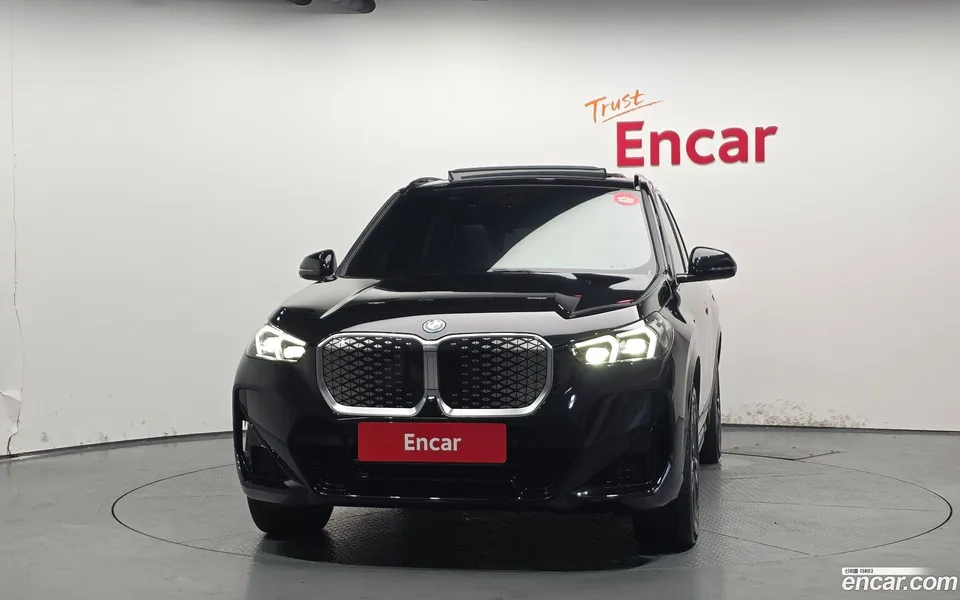 BMW iX1 xDrive 30 M 2024 — миниатюра 3