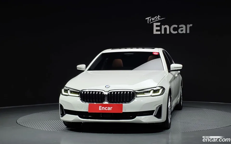 BMW 5 Series 520i 2023 — миниатюра 3