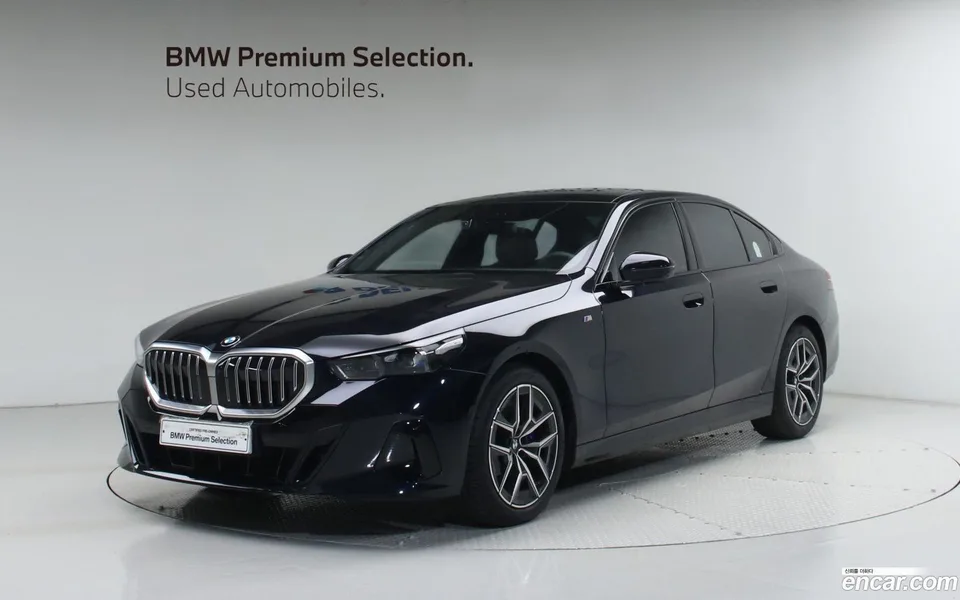 BMW 5 Series 523d M 2025 — фото 1, купить с доставкой в Москву