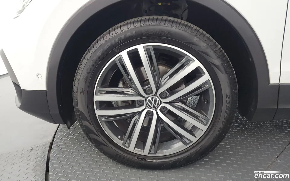 Volkswagen Tiguan 2.0 TDI 4 2023 — миниатюра 2