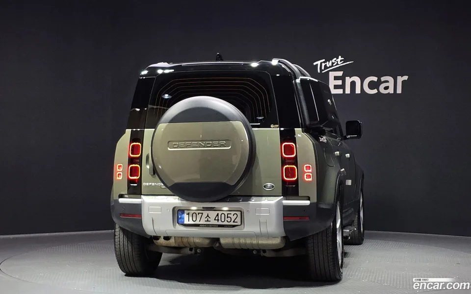 Land Rover Defender 110 D300 HSE 2022 — миниатюра 4