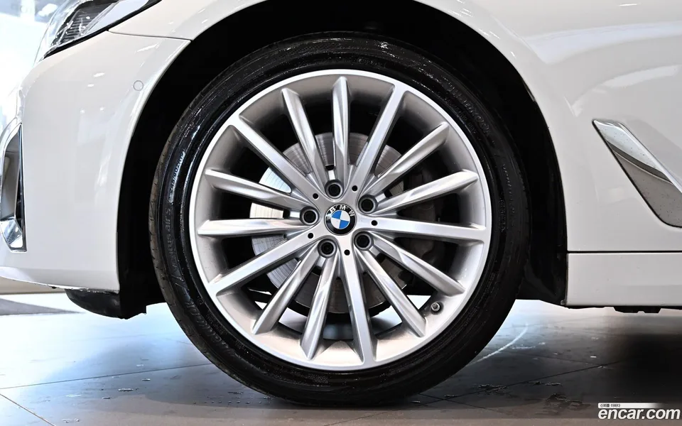 BMW 5 Series 530i 2023 — миниатюра 5