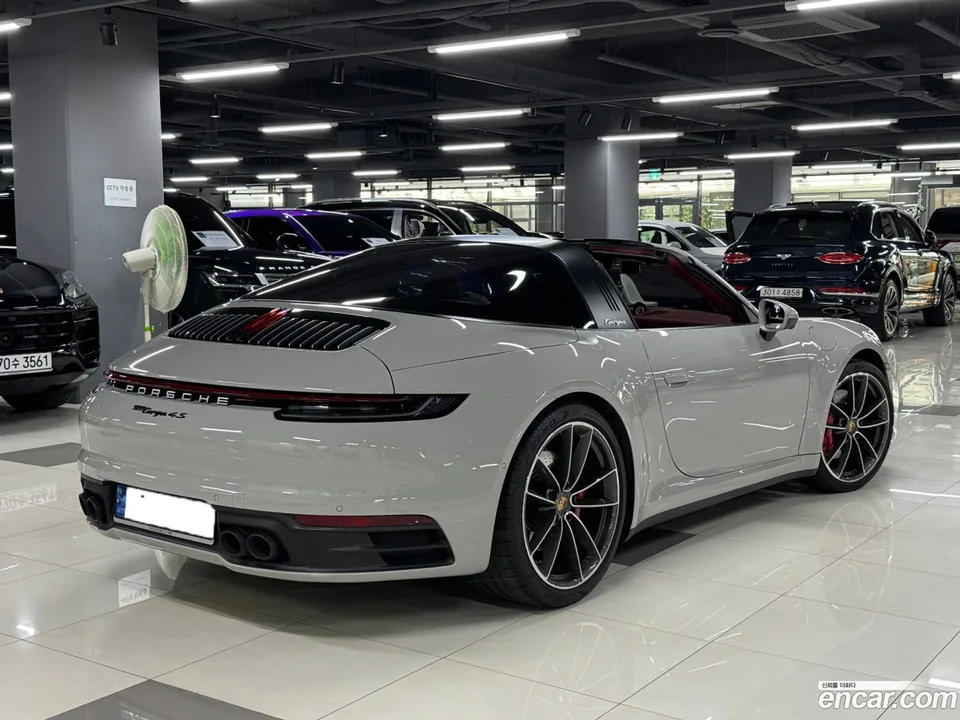 Porsche 911 (992) 4S 2022 — миниатюра 4
