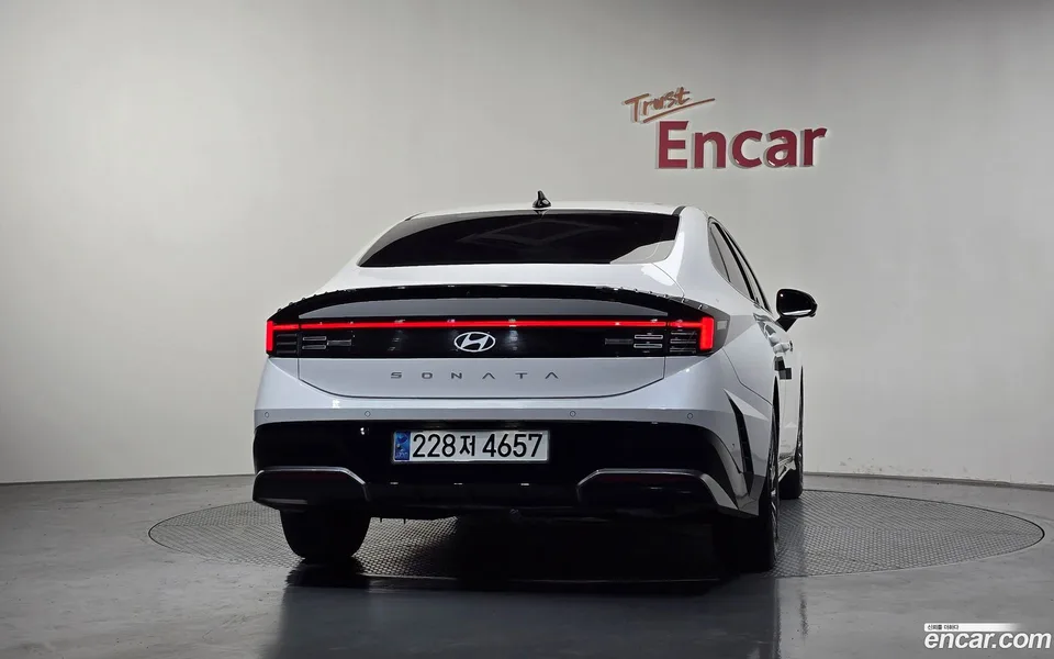 Hyundai Sonata The Edge Hybrid 2023 — миниатюра 4