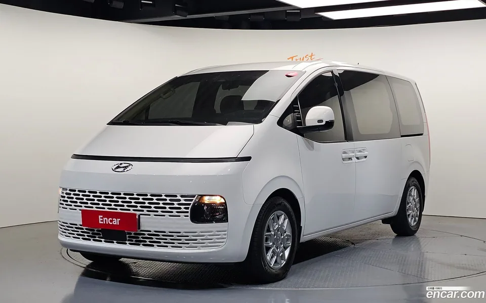 Hyundai Staria 11 2022 — фото 1, купить с доставкой в Москву