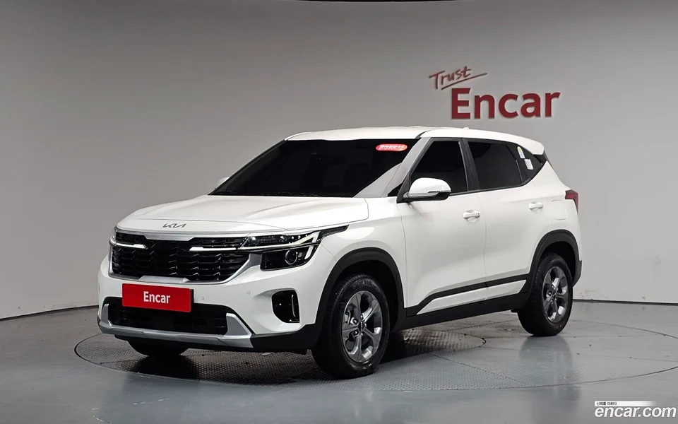 Kia Seltos 1.6 2WD 2024 — фото 1, купить с доставкой в Москву