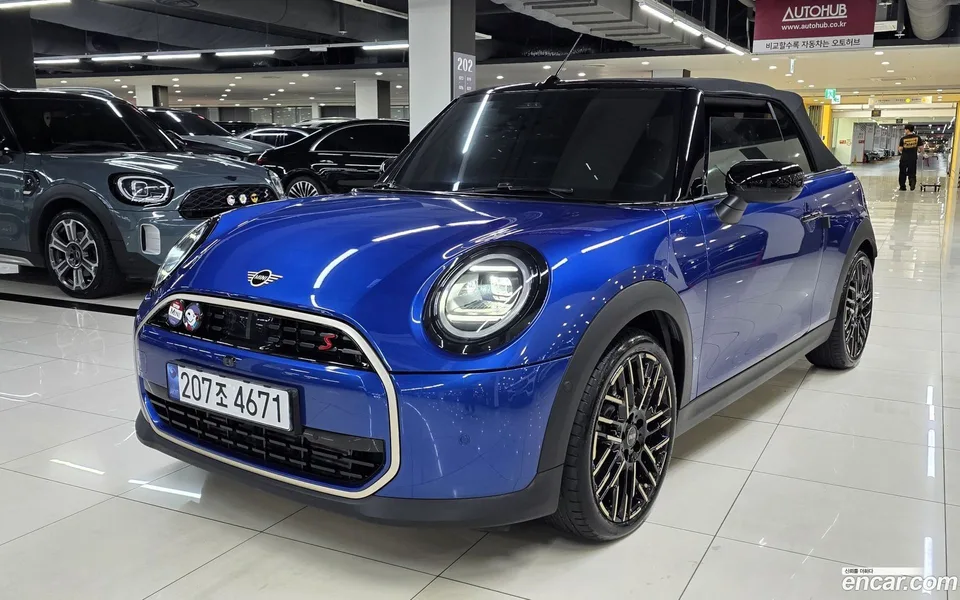 MINI Cooper S Convertible 2025 — фото 1, купить с доставкой в Москву