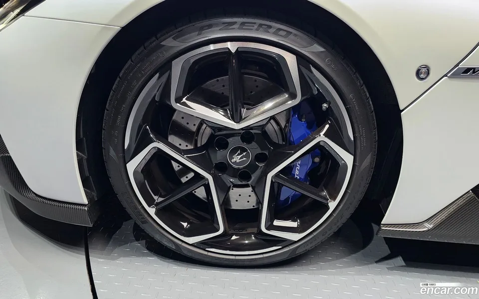 Maserati MC20 3.0 V6 2022 — миниатюра 2