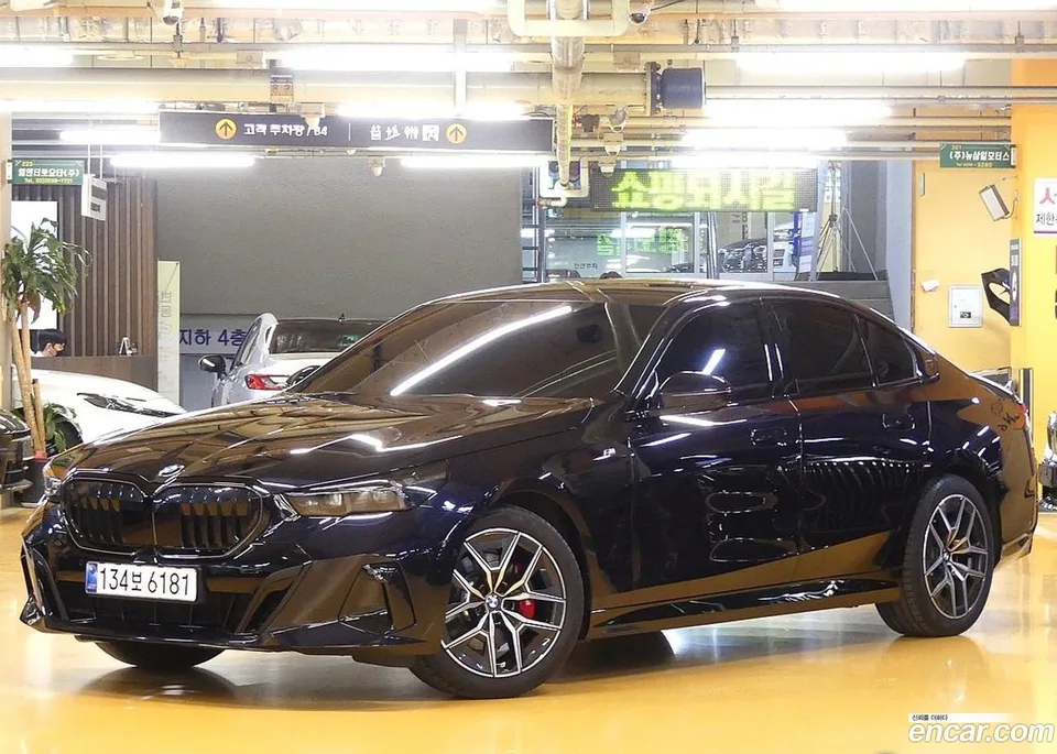 BMW 5 Series 520i 2024 — photo 1, buy with delivery to Moscow