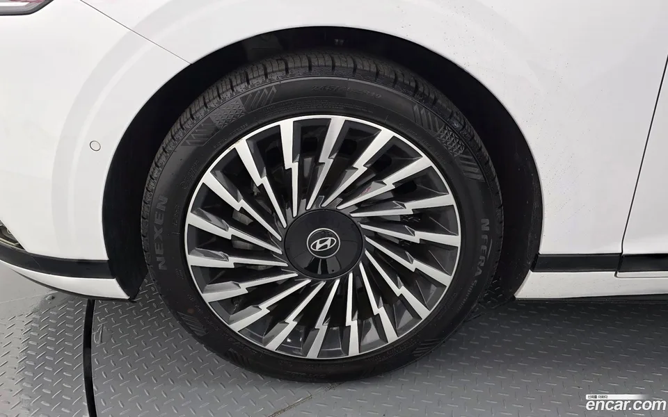 Hyundai Grandeur 2.5 2WD 2023 — thumbnail 2