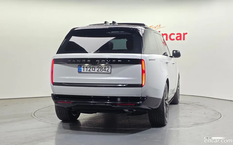 Land Rover Range Rover P550E AB 2025 — миниатюра 4