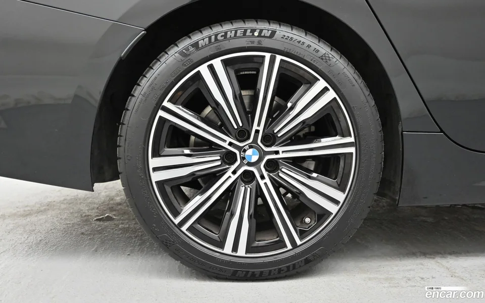 BMW 3 Series 320d 2025 — thumbnail 2