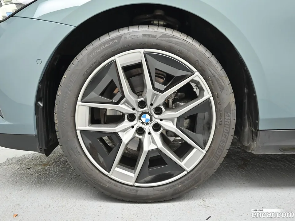 BMW 5 Series 520i 2025 — миниатюра 2