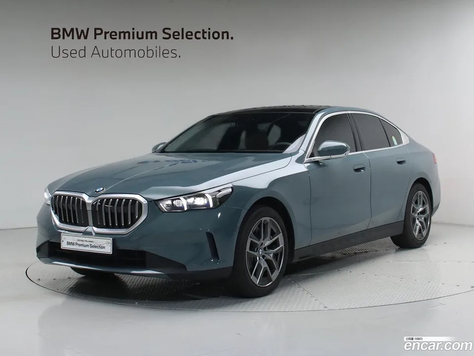 BMW 5 Series 520i 2025 — фото 1, купить с доставкой в Москву
