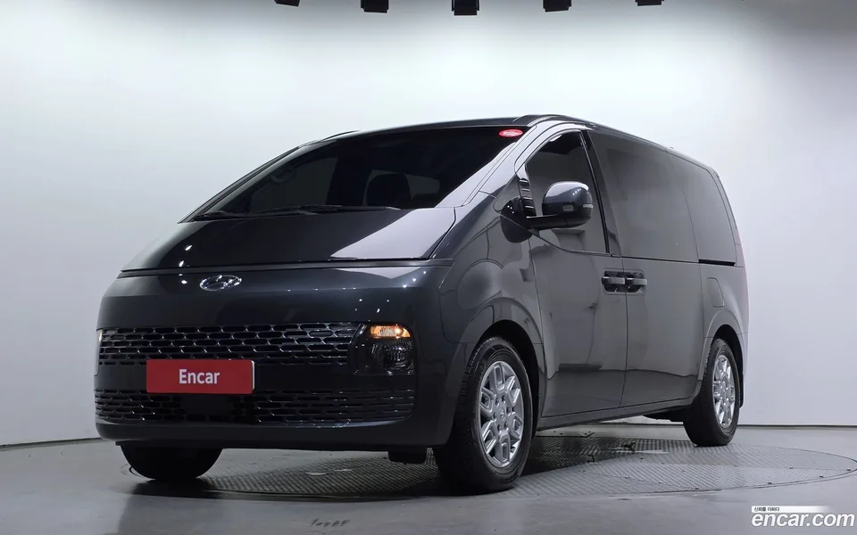 Hyundai Staria 11 2022 — фото 1, купить с доставкой в Москву