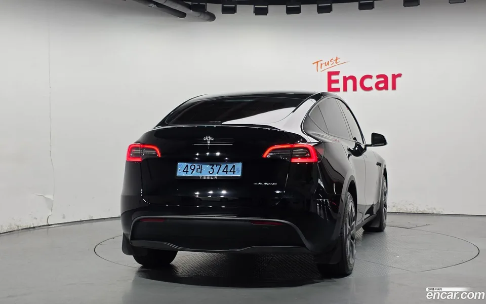 Tesla Model Y AWD 2024 — миниатюра 4