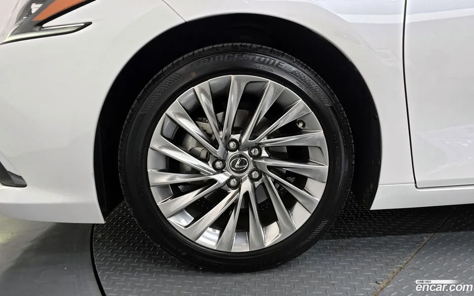 Lexus ES 300h 2024 — миниатюра 5