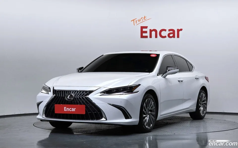 Lexus ES 300h 2024 — фото 1, купить с доставкой в Москву