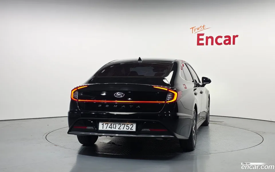 Hyundai Sonata Hybrid 2023 — thumbnail 4