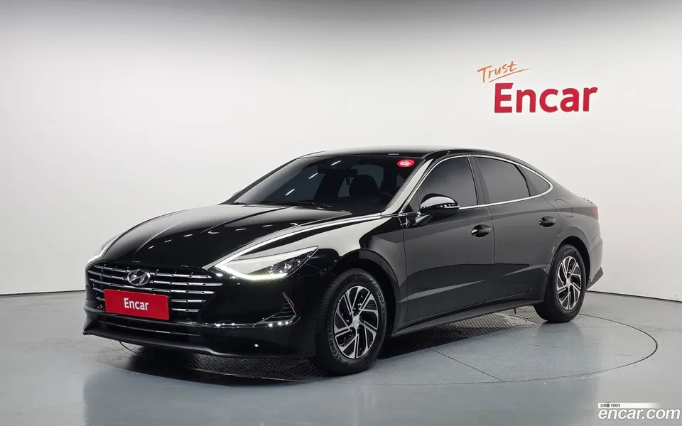 Hyundai Sonata Hybrid 2023 — photo 1, buy with delivery to Moscow