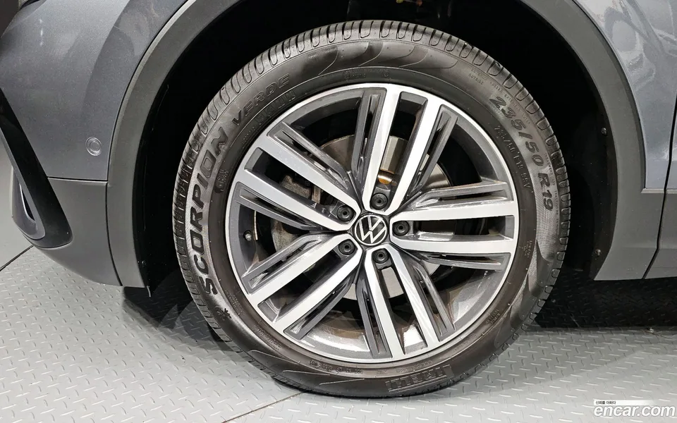 Volkswagen Tiguan Allspace 2.0 TSI 2024 — миниатюра 2
