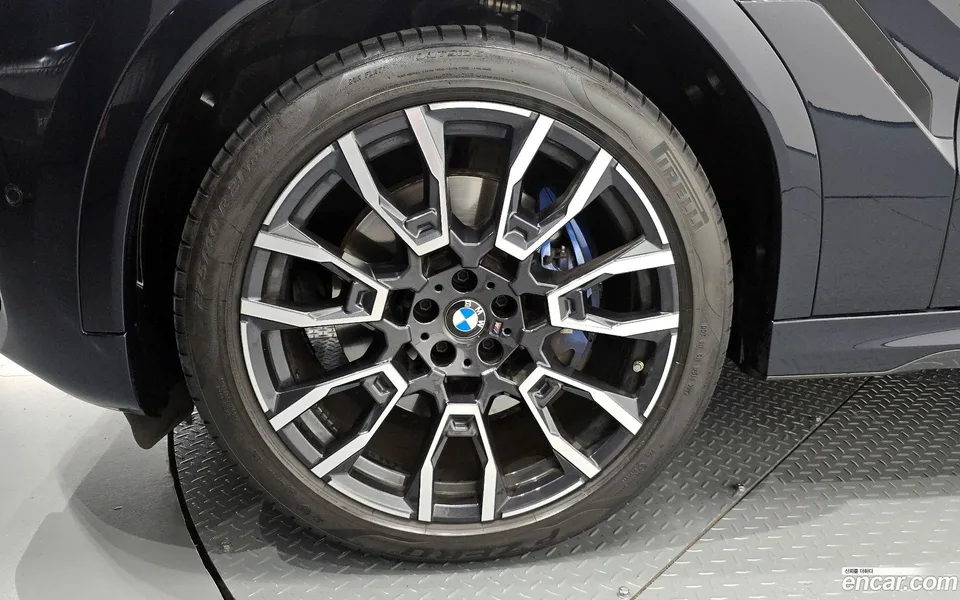 BMW X6 xDrive40i M 2023 — миниатюра 2