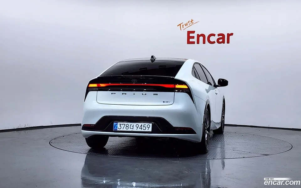 Toyota Prius 2.0 XLE 2025 — миниатюра 4