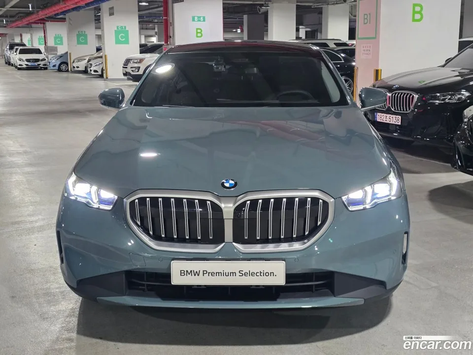 BMW 5 Series 520i 2025 — thumbnail 3