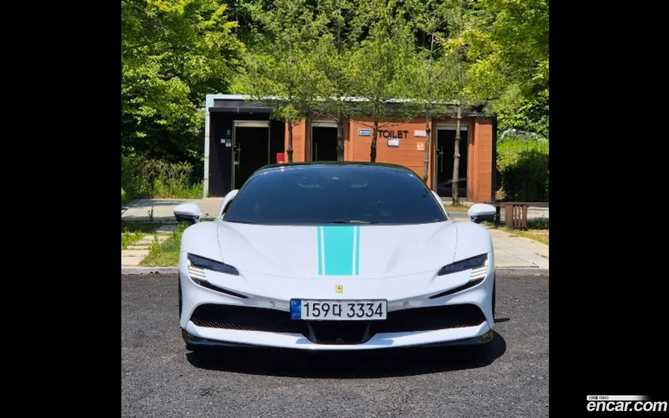 Ferrari SF90 Spider 4.0 2023 — фото 1, купить с доставкой в Москву