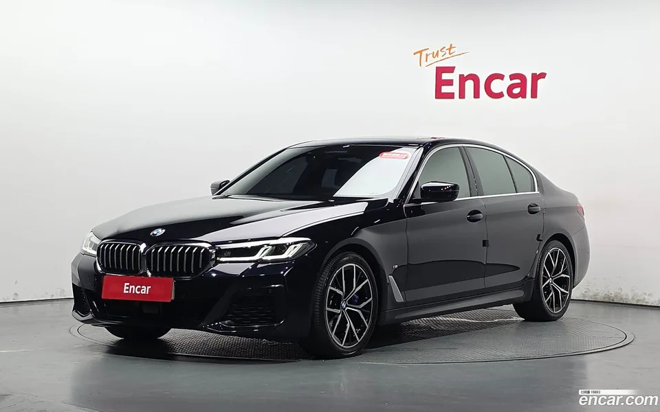 BMW 5 Series 530i M 2022 — фото 1, купить с доставкой в Москву