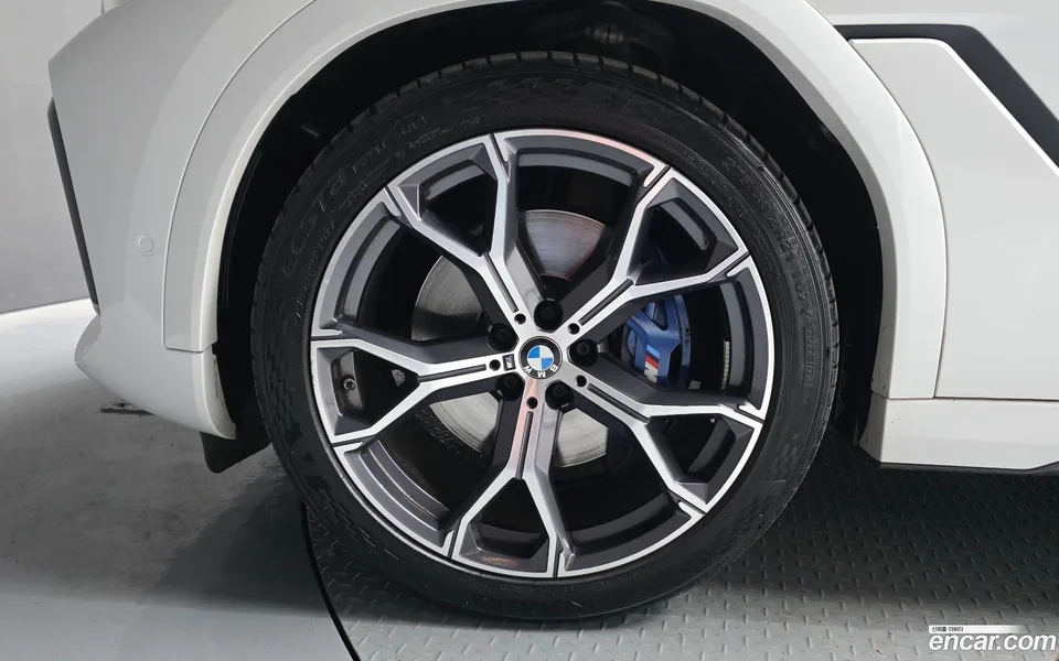 BMW X6 xDrive40i M 2023 — миниатюра 5