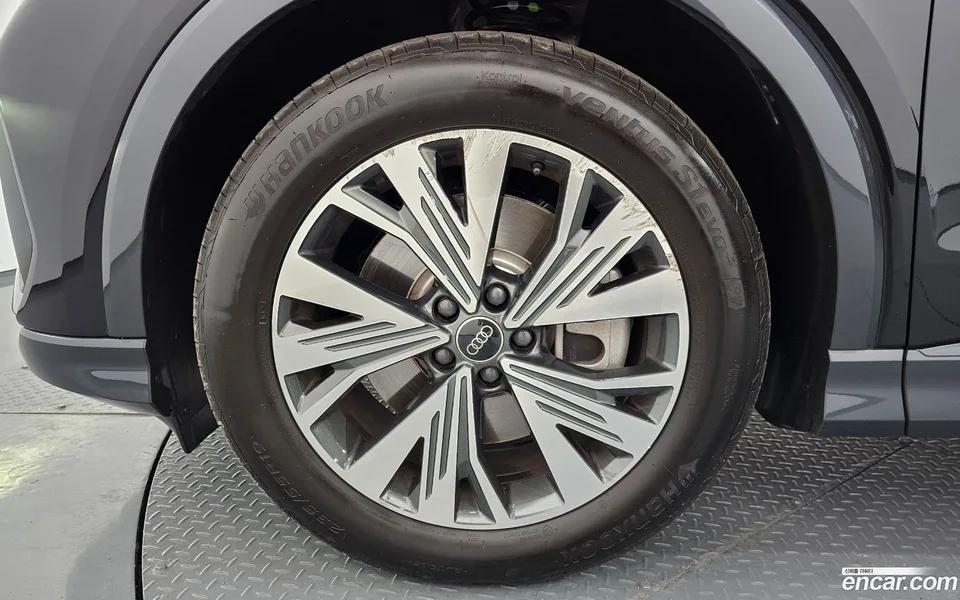 Audi Q4 e-tron 45 2025 — миниатюра 5