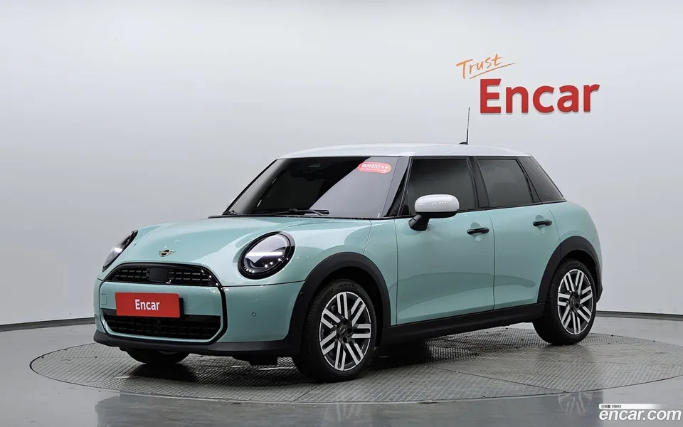 MINI Cooper C 5 2026 — фото 1, купить с доставкой в Москву