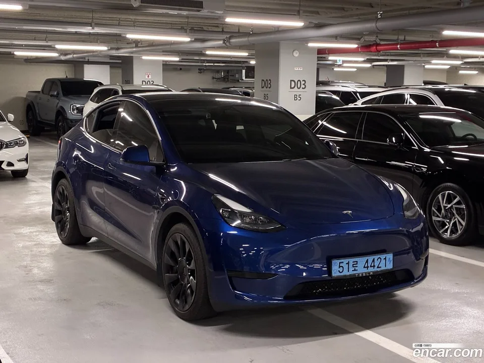 Tesla Model Y RWD 2023 — миниатюра 3