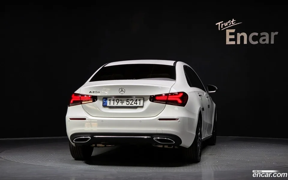 Mercedes-Benz A-Class A220 2022 — миниатюра 4