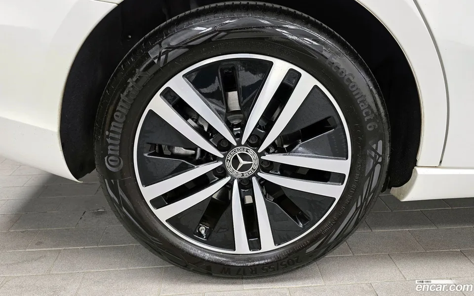 Mercedes-Benz A-Class A220 2022 — миниатюра 5