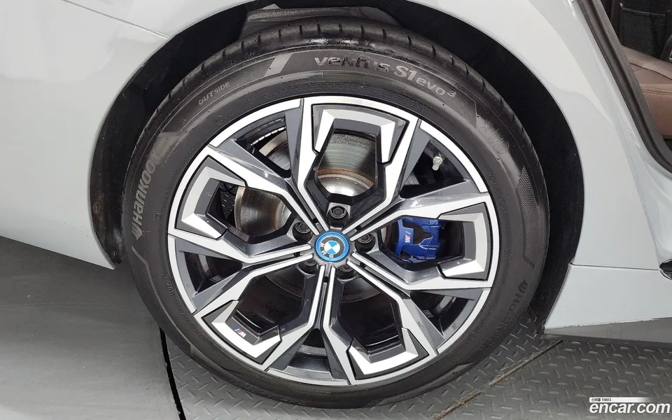 BMW i4 eDrive40 M 2024 — миниатюра 5
