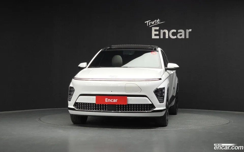 Hyundai Kona Electric 2023 — миниатюра 3