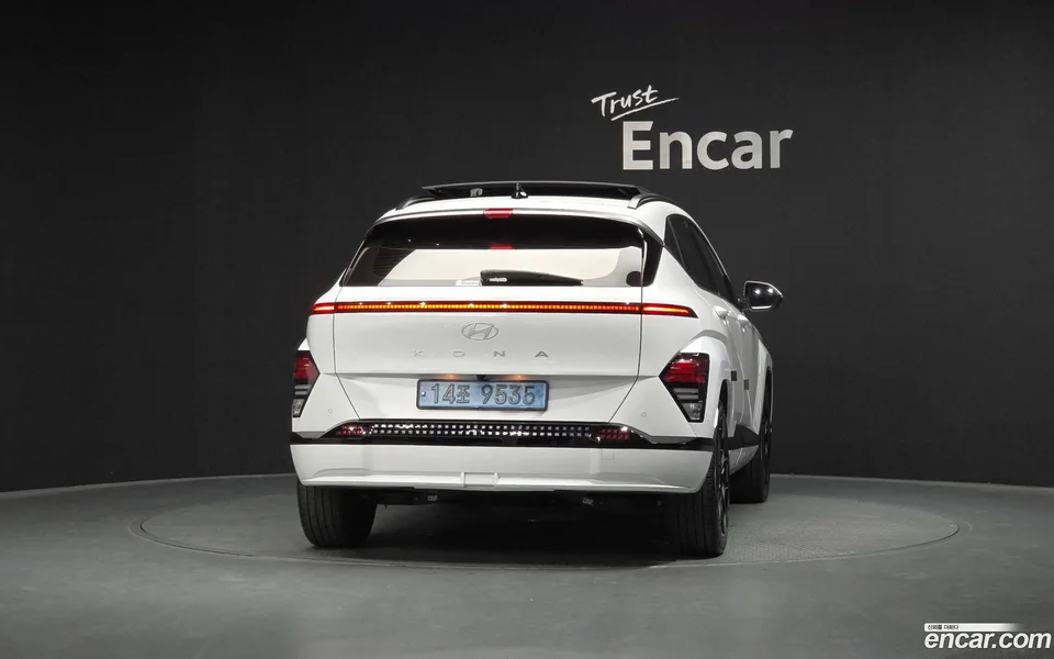 Hyundai Kona Electric 2023 — миниатюра 4