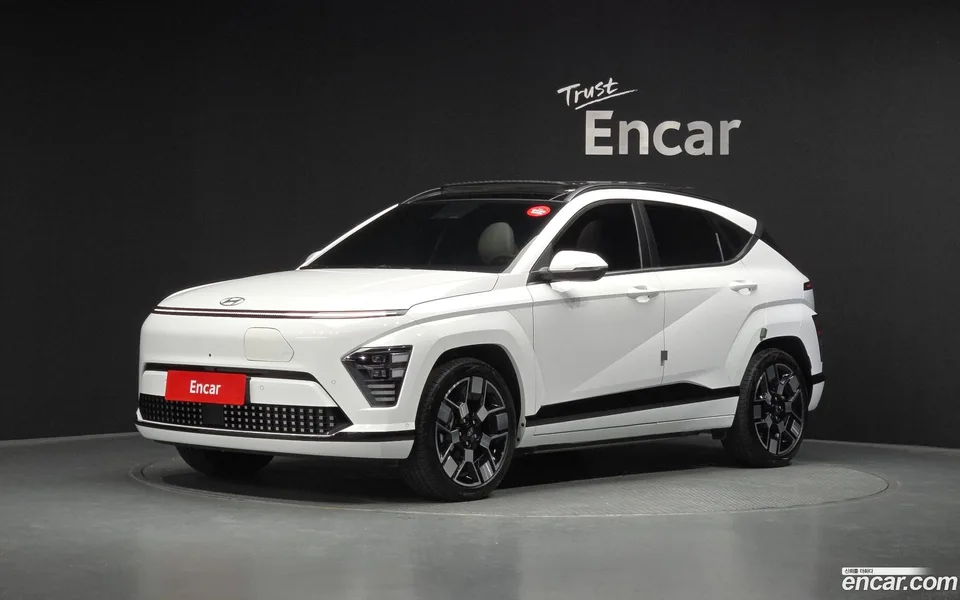 Hyundai Kona Electric 2023 — фото 1, купить с доставкой в Москву