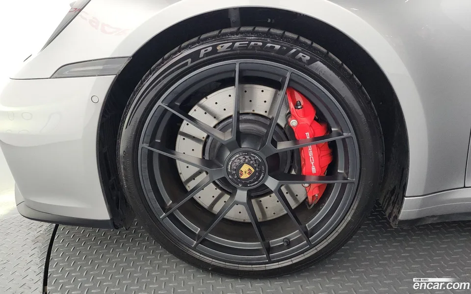 Porsche 911 (992) GTS 2025 — миниатюра 2
