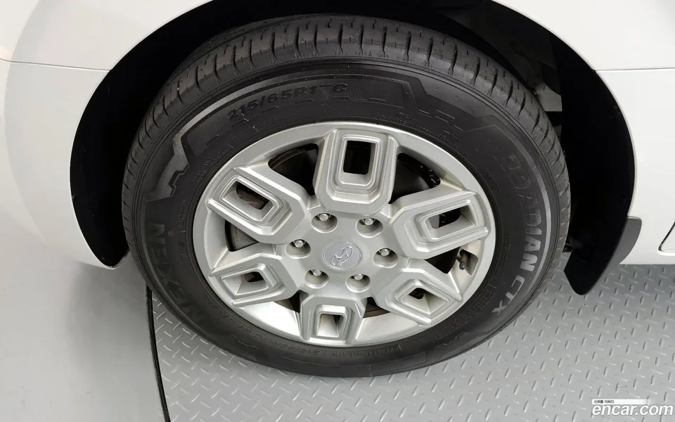 Hyundai Staria 9 2024 — миниатюра 2