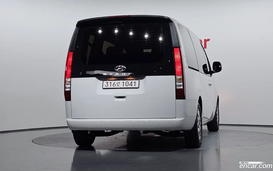 Hyundai Staria 9 2024 — миниатюра 4