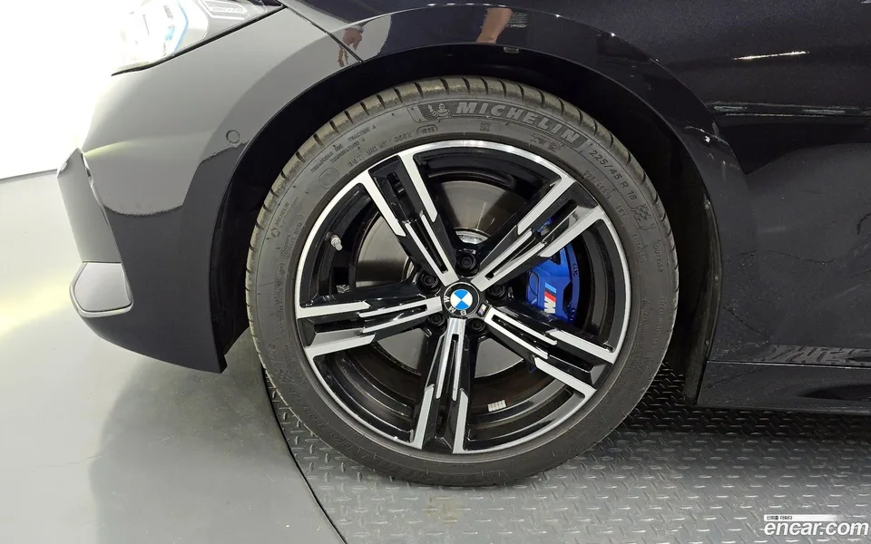BMW 3 Series 320i M 2023 — миниатюра 2
