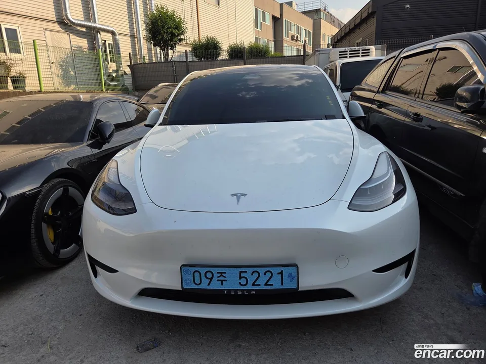 Tesla Model Y RWD 2023 — фото 1, купить с доставкой в Москву