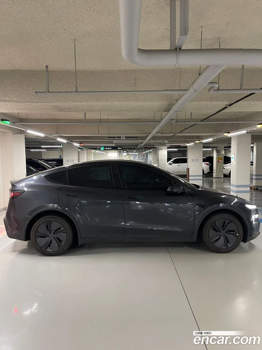 Tesla Model Y RWD 2025 — миниатюра 4