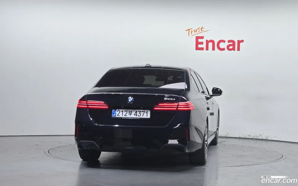 BMW 5 Series 523d M 2025 — миниатюра 4