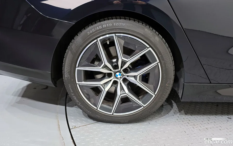 BMW 5 Series 523d M 2025 — миниатюра 5
