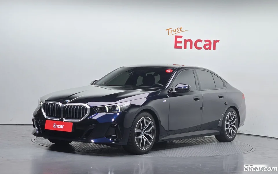 BMW 5 Series 523d M 2025 — фото 1, купить с доставкой в Москву
